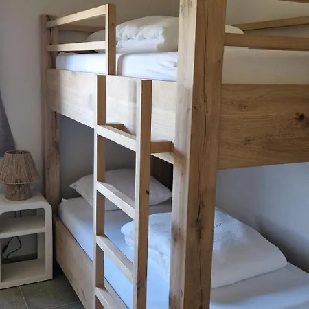 Maison De La Colline