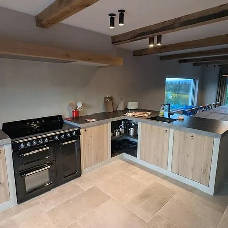 Maison De La Colline