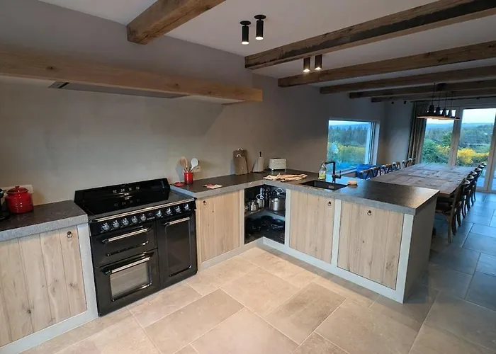 Maison De La Colline